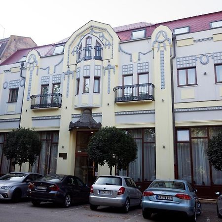 Hotel Royal Senta Esterno foto