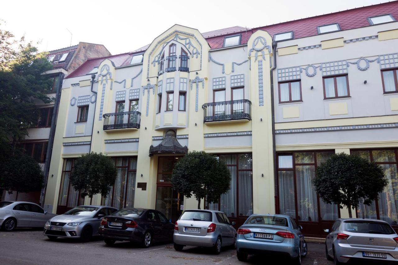 Hotel Royal Senta Esterno foto
